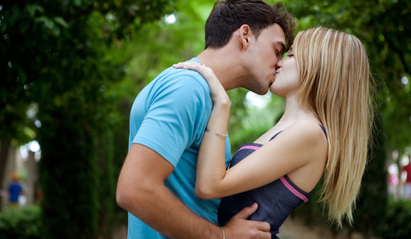 couple-kissing-9.jpg